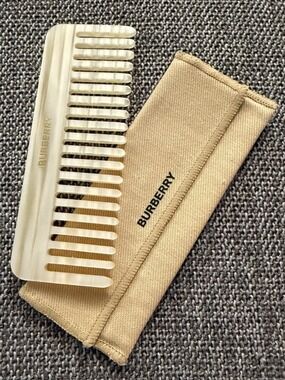 Burberry Beauty Pearl Effect Wide Tooth Hair Comb Beige Case New Authentic